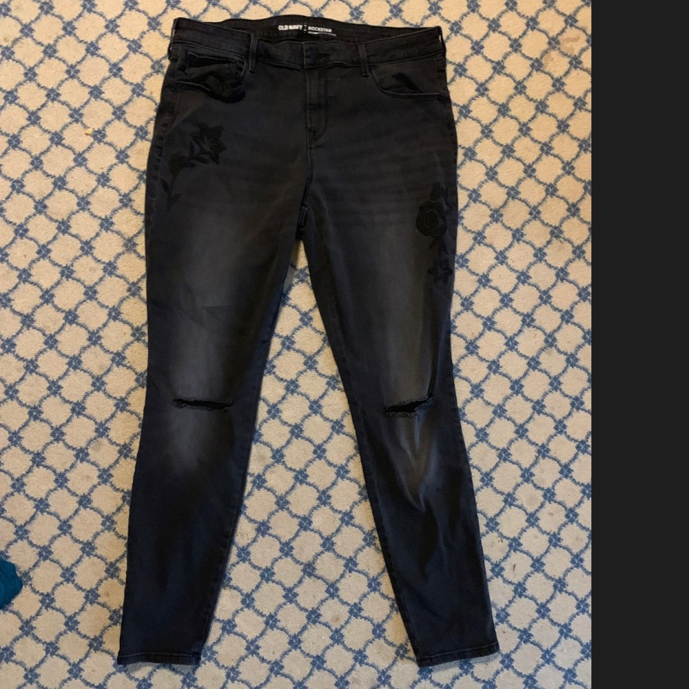 Old Navy Women’s Rockstar Mid-rise six’s 14.